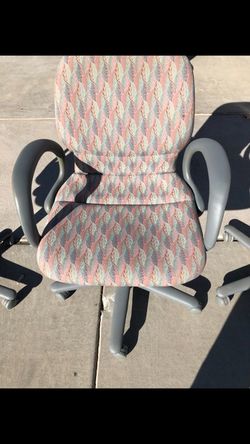 Lot of 14 office chairs.