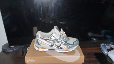 Gel-Cumulus 16 beige/grey size 7 men, 8 1/2 women