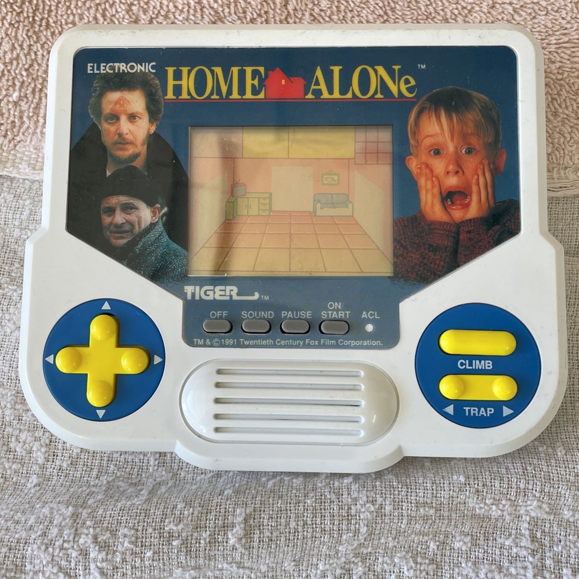 ELECTONIC (battery Operated) HOME ALONEGAME