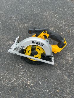 DeWalt cordless saw and blade