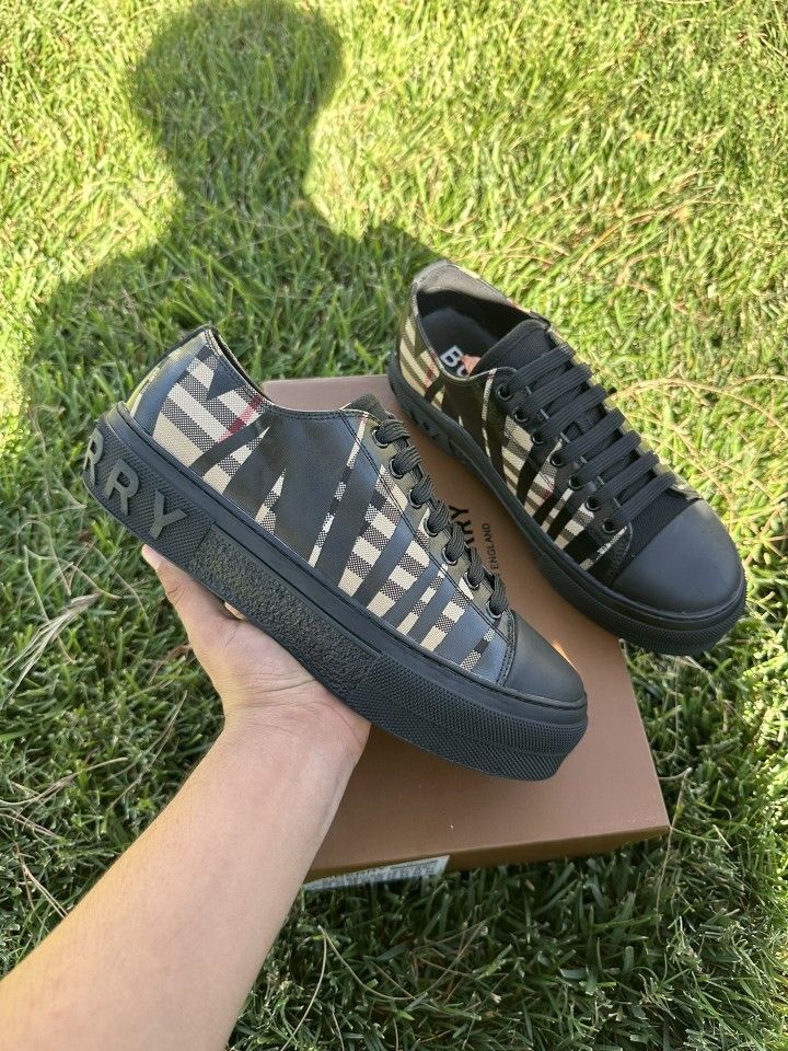 Burberry Black