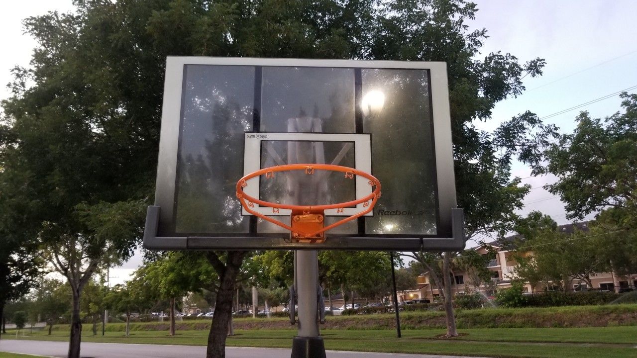 Reebok basketball hoop (Free) for Sale in Palm Springs, FL OfferUp