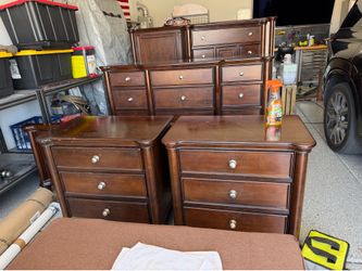 6 piece wooden king size bedroom set.