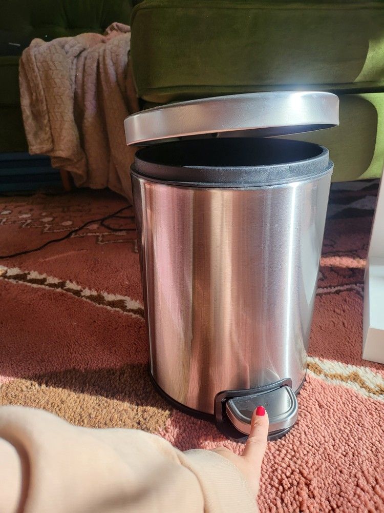 Small Trash Can With Lid