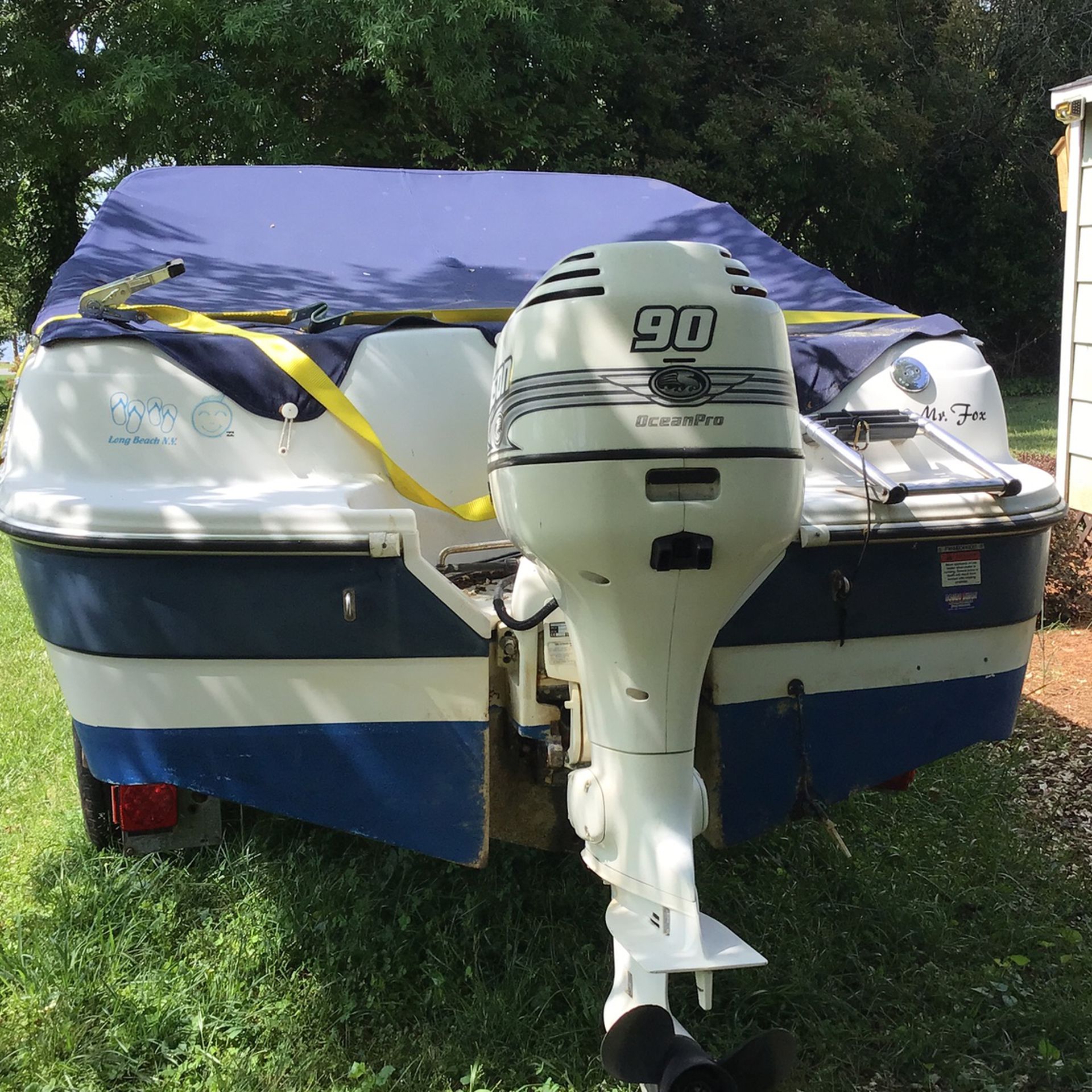 2011 Horizon 17 LE Four Winns Four Wins17 ft Bowrider 90 hp Johnson 2stroke  comes with Anchor, lines, safety equipment, life jackets, Bimini top, day covers. Boat has been garaged since new except this year. Trailer included( no papers). Selling because getting to old for boating)