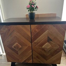 Accent cabinet
