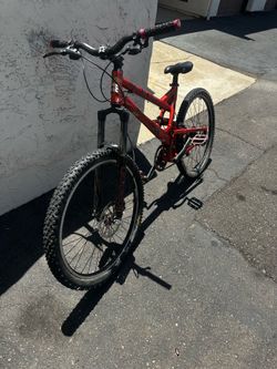Mongoose comp down hill mtb