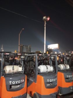 FORKLIFT TOYOTA 3000# Triple Mast 