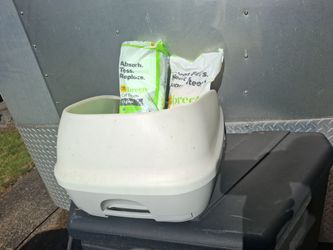 Purina Tidy Cat litter box, pads and pellets