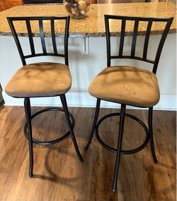 Set of 2 Metal Bar Stools with Cushioned Seats