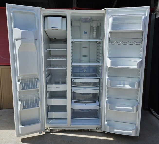 🔆🇺🇸☆GE Profile ☆🇺🇸🔆 Bisque S-by-S Fridge in Great Condition 
