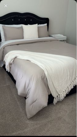 Diamond tuffed queen bed and mattress