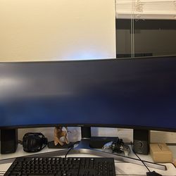 Samsung curved monitor