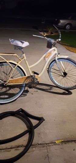 26" Women Beach Cruiser Has New Seat New tubes ready to ride