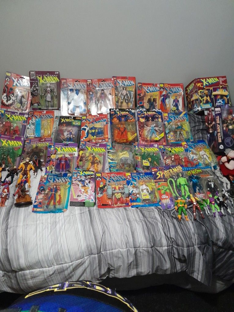 Uncanny Xmen In Box And Loose Figures