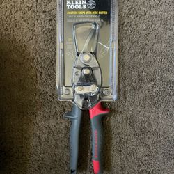 Klein Tools aviation snips with wire cutter (left)