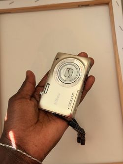 Nikon Coolpix S3100 Compact Digital Camera