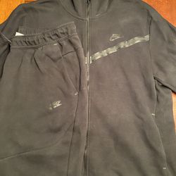 Black Nike Tech Jacket and Matching Sweats SzXL