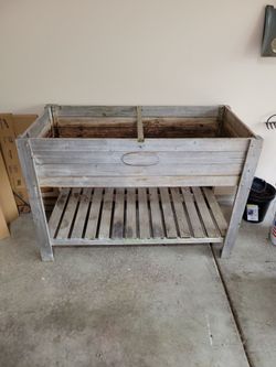 Cedar raised planter box
