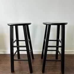 2 bar stools 
