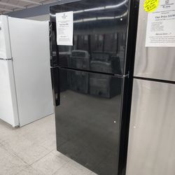 $599(MSRP$1299) GE Top Freezer Refrigerator in Black With Gallon Door Bins and Dairy Compartment