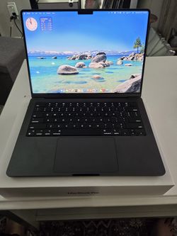 Apple Macbook Pro M4 14 inch 16gb Ram 512 storage Space Black