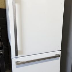 31” COUNTER DEPTH Refrigerator