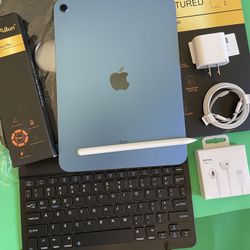 256gb Apple IPad 10th Generation (10.9” Liquid Retina / 2022 model) with pen, keyboard, case & Accessories (warranty 2026) 