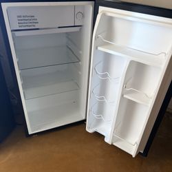 ❄️Mini Fridge - Excellent Condition!!