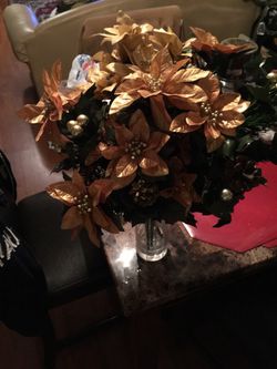 vase Christmas with flower Golden