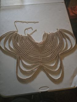 Gold/Brass.Colored Metal Fashion Shoulder Necklace