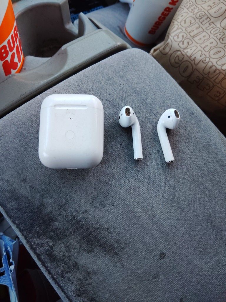 Apple Earbuds Other - Electronics & Media