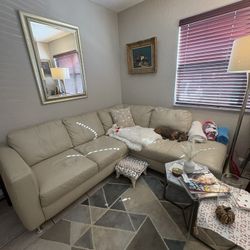 Italian Leather Beautiful Couch (sectional ) 
