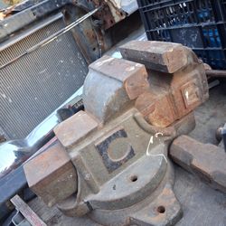 6" VISE!! REAL SHIT!! NOT CHINA!!! 175$