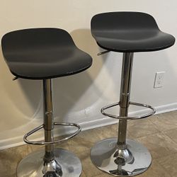 2 Bar Stools 22”