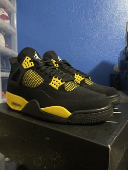 Jordan 4 Retro Thunder Size 9.5