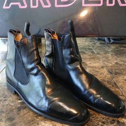 The Andollini Leather Sz 8.5 Shoes in black ankle high slip-on

The Andollini Leather Sz 8.5 Shoes in black are stylish and versatile ankle-high slip-