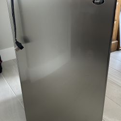 Mini Refrigerator with Freezer