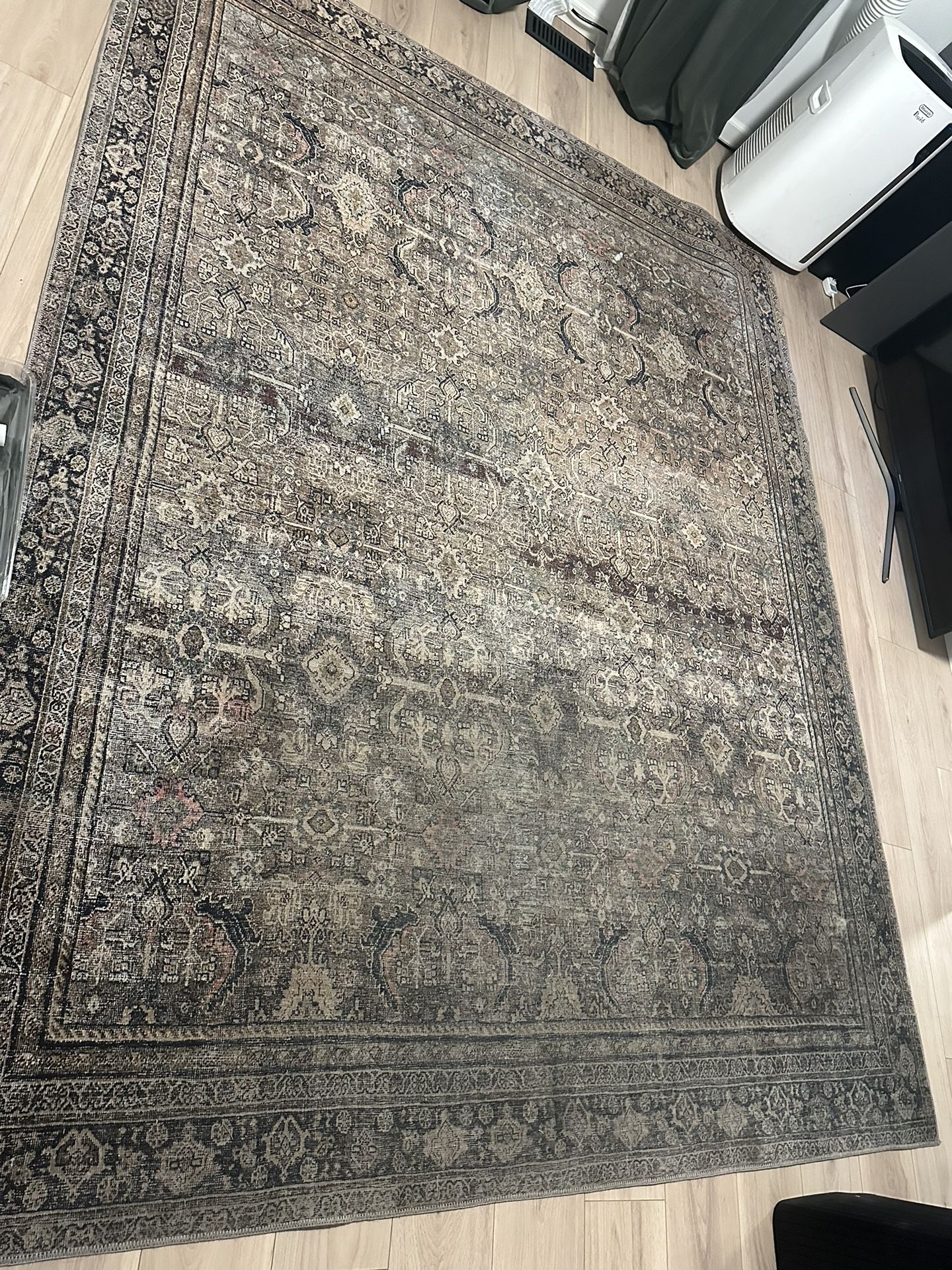 Loloi II Layla Olive/Charcoal 7'6" x 9'6" Area Rug for Sale in Renton