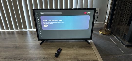 32” Flat Screen Smart TV with Roku Remote