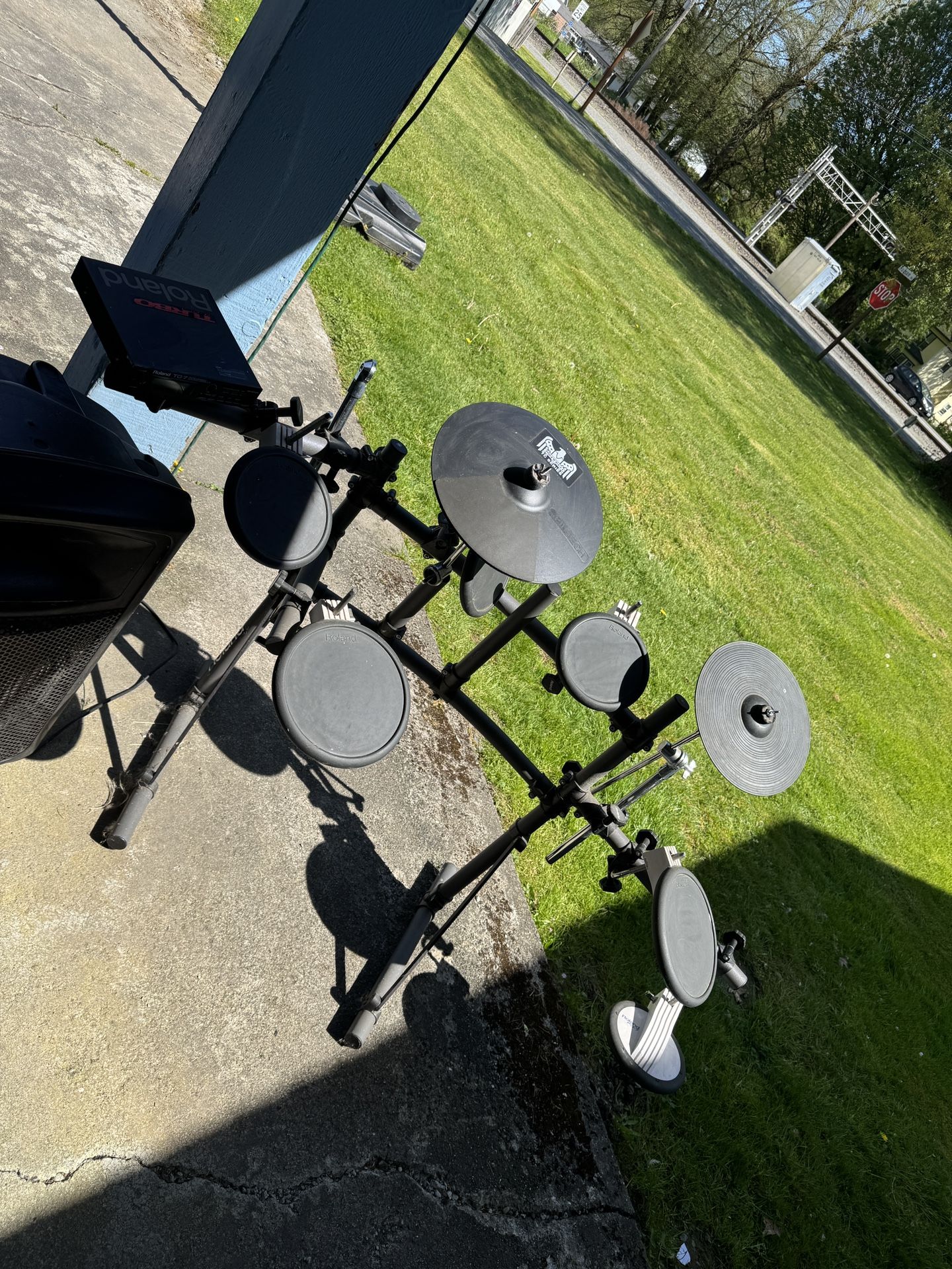 Roland Turbo Version Electric Drum Set With Active Power Speaker