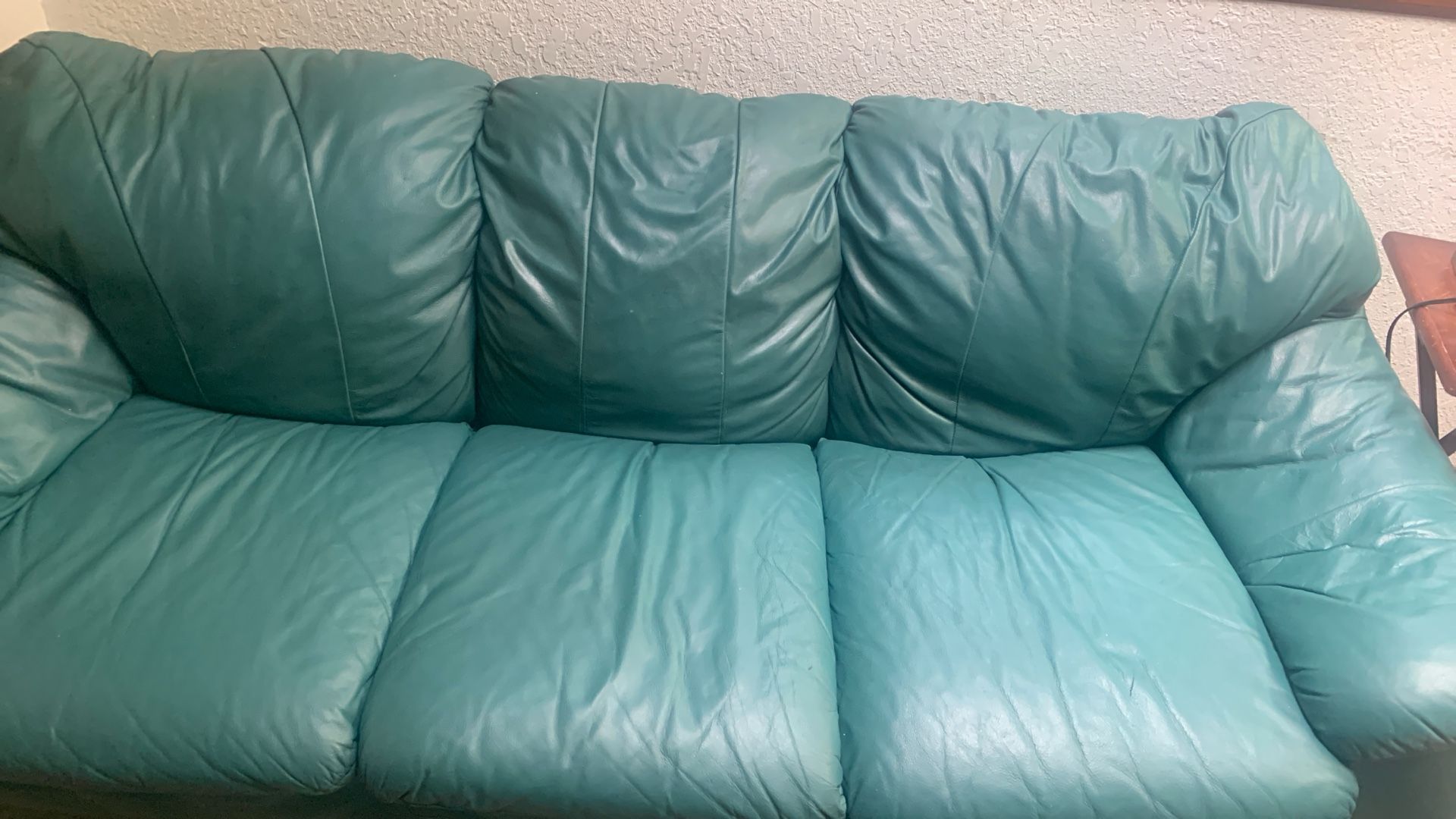 5 piece Leather Living Room Set w/Ottoman