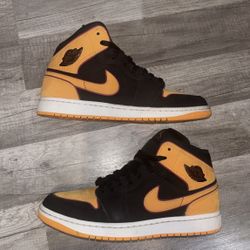 Jordan 1 mids