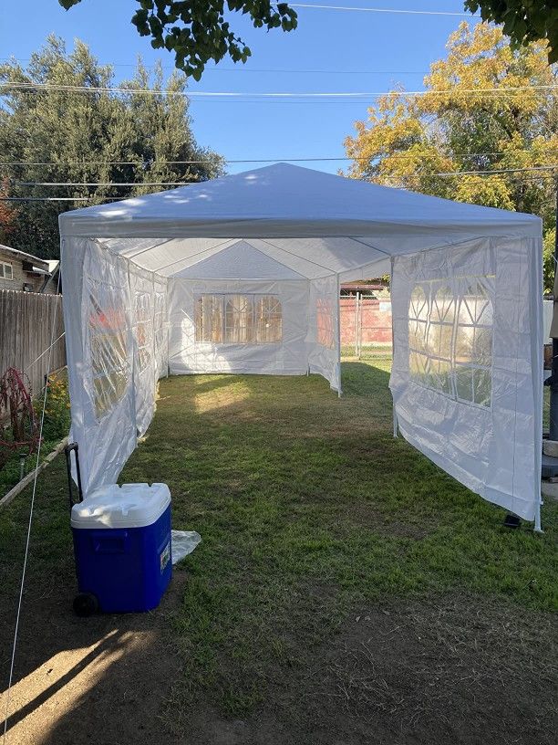 King Size π4 pack of tents for $600πΆ seats 130 people.... or 150 each one 10x20 Tent... New. Strong. Stabilized. With removable sidewalls πͺβ¨πͺ