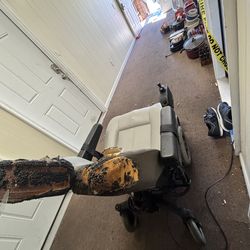 Mobility chair runs n drives