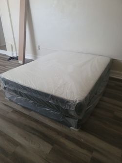 NEW QUEEN-SIZE MATTRESS AND BOX SPRING 💤