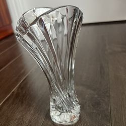 \Mikasa Crystal Vase, Height 8”