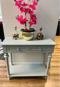 Cute side table /entry table
