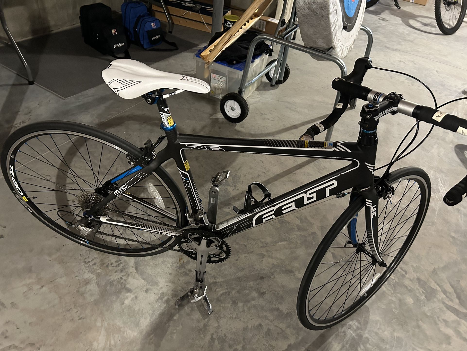 Felt Z6 Carbon Fiber Road Bike , 16 Speed In Excellent Condition