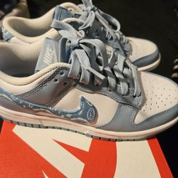 W Nike Dunk Low Blue Paisley Worn For 2 Hours Size 5.5 $75 Obo